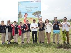 Srikandi TASPEN Tanam 1.000 Pohon Trembesi & Cemara di Kupang NTT