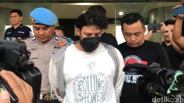 img-title Ammar Zoni 3 Kali Terjerat Narkoba, Aditya Zoni: Masih Aja Abang Seperti Itu?