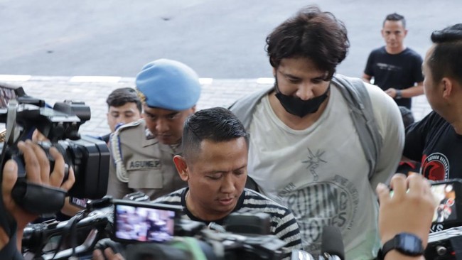 Status aktor sinetron Ammar Zoni yang telah tiga kali tertangkap dalam kasus penyalahgunaan narkoba bakal menjadi pemberat vonis di persidangan.