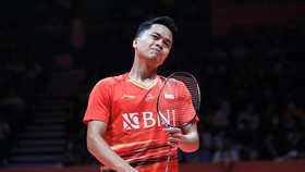 Hasil BWF World Tour Finals: Duel 1 Jam, Ginting Kalah dari Axelsen