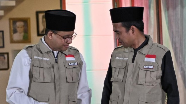 Pendakwah Ustaz Abdul Somad (UAS) bercerita saat menjamu Anies Baswedan beserta istri dan ibunya di Rumah Omak, Kampar, Riau.