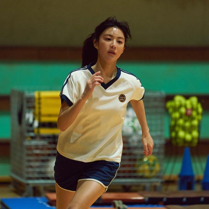 <p>Di sini, Go Yoon Jung sedang memerankan Jang Hui-soo dalam drama Korea <em>Moving</em>. (Foto: Instagram @goyounjung)</p>
