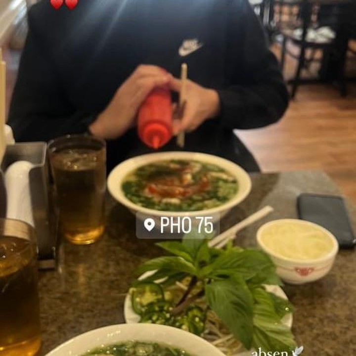 <p>Momen kepulangan Enzy ke Amerika Serikat juga ia bagikan di akun Instagram pribadi. Dalam konten tersebut, Enzy langsung <em>quality time</em> bareng suami, Molen Kasetra.(Foto: Instargam @enzystoria)<br /><br /><br /></p>