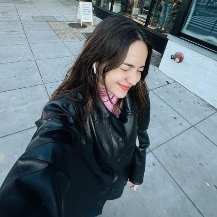 <p>Usai menikmati waktu bersama sahabat dan keluarga di Tanah Air, kini Enzy Storia sudah kembali ke Washington, D.C, Amerika Serikat. (Foto: Instargam @enzystoria)<br /><br /><br /></p>