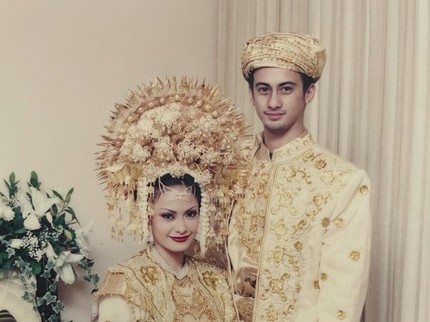 20 Tahun Menikah, Ersa Mayori Unggah Potret Jadul & Tulis Pesan Romantis untuk Suami