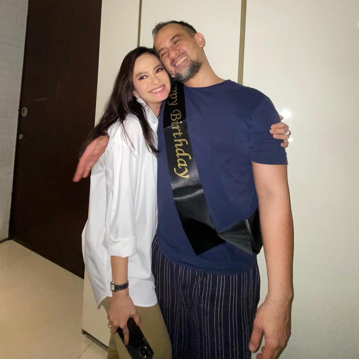 <p>Ersa Mayori dan suaminya, Otto Satria Djauhari tengah merayakan hari ulang tahun pernikahan yang ke-20. Di momen spesial itu, ia mengunggah potret jadul pernikahan. (Foto: Instagram @ersamayori)</p>