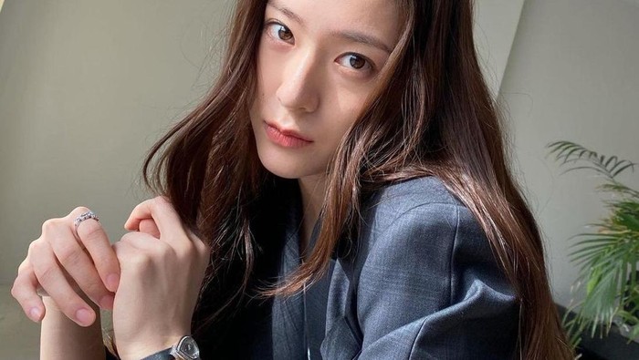 3 Film Korea Seru yang Dibintangi Krystal Jung, Terbaru Cobweb!