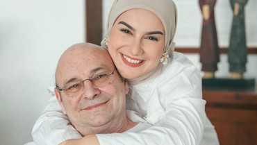 img-title Ammar Zoni Ditangkap Lagi, 7 Potret Irish Bella & Ayah yang Selalu Beri Dukungan