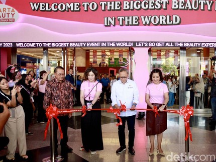 Hari Pertama Jakarta x Beauty 2023, Pengunjung Antusias Antre dari Pagi