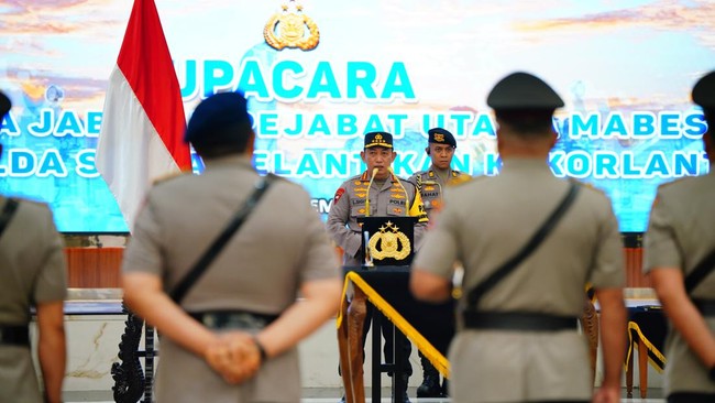 Mabes Polri melantik 17 perwira tinggi salah satunya Reynhard SP Silitonga saat ini menyandang pangkat bintang tiga namalain Komjen.