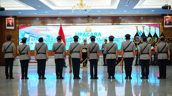 Kapolri Jenderal Listyo Sigit Prabowo resmi melantik sejumlah Perwira Tinggi (Pati) yang ditempatkan dalam posisi baru.