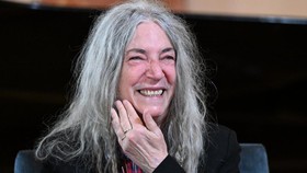 Patti Smith Sudah dalam Kondisi Baik dan Keluar dari RS di Italia