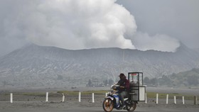 Gunung Semeru 5 Kali Erupsi Sejak Sabtu Pagi, Tinggi Letusan 900 M