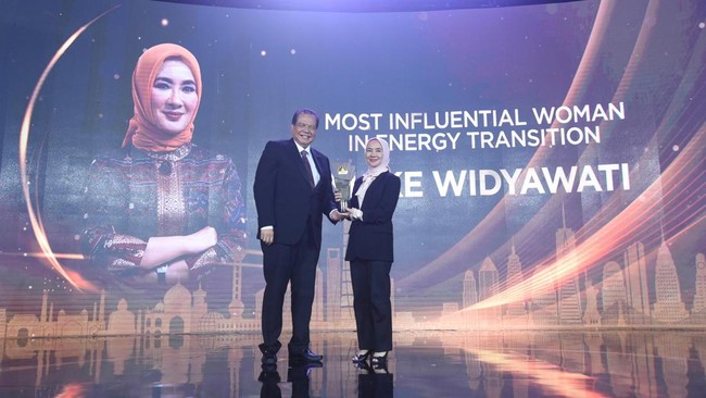 Dirut Pertamina Nicke Widyawakti menyebut percepatan transisi energi bukan hanya untuk mengurangi emisi karbon, tetapi juga untuk mewujudkan ketahanan energi.