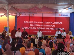 Momen Jokowi Bagikan BLT El Nino ke Warga Malang