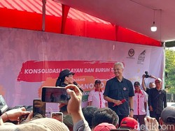 Rieke Minta Ganjar Janji Bansos Jangan Diaku Punya Presiden Jika Menang