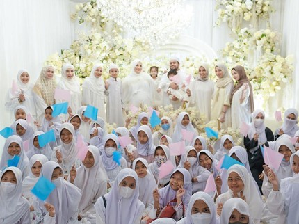7 Potret Kemeriahan Tasyakuran dan Gender Reveal Kehamilan Ke-4 Tasyi Athasyia