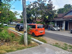 Densus 88 Sita Buku-Senapan Angin dari Rumah Terduga Teroris di Bulu Sukoharjo