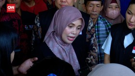 VIDEO: Siti Atikoh Kritisi Progam Bagi-bagi Susu