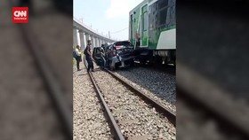 VIDEO: KA Feeder Whoosh Tabrak Minibus, 2 Balita Tewas