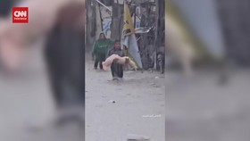 VIDEO: Duka Warga Gaza Gendong Jenazah kala Banjir di Jabalia