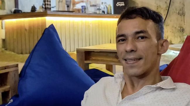 Attila Syach mengadu ke KPAI karena menduga anak perempuannya dari pernikahan keduanya dibawa kabur oleh orang tak dikenal.