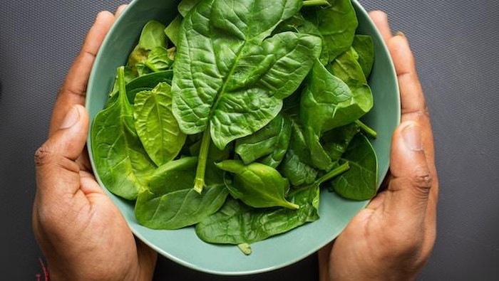bayam untuk diet/foto:unsplash/Louis Hansel