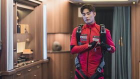 Sung Hoon Curhat Terjun Payung 13 Kali Demi Death's Game