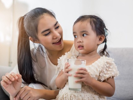 Bolehkah Anak Diberikan Susu Mentah yang Disebut Mengandung Nutrisi Lengkap?