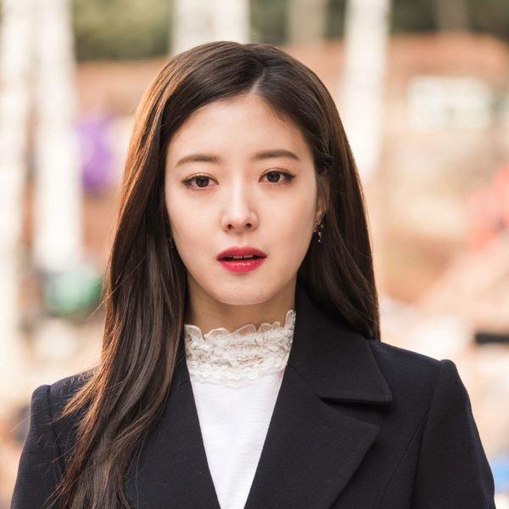 <p>Di tahun 2017, Lee Se Young membintangi drama Korea <em>A Korean Odyssey</em> yang bergenre fantasi romantis. Ia memainkan karakter pendukung yang dikisahkan sebagai zombie yang dirasuki oleh arwah jahat. (Foto: tvN)</p>