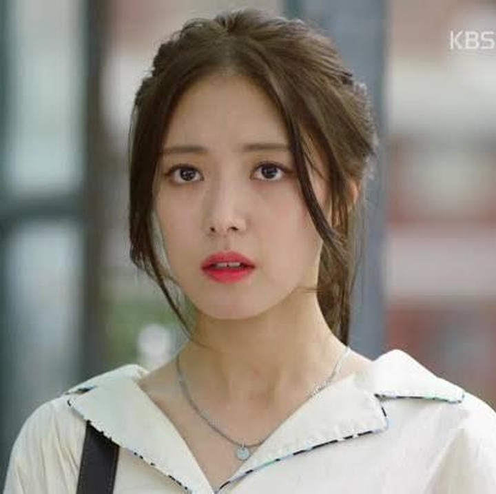 <p>Sempat vakum dari dunia hiburan, ia kembali di usia 20-an. Salah satu perannya yang cukup menarik perhatian adalah di drama Korea<em> Hit the Top.</em> Ia berperan sebagai siswi bernama Choi Woo Seung. (Foto: KBS2)</p>
