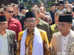 Datangi Ponpes di Ciamis, Mahfud Md Janji Perhatikan Guru Ngaji-Marbot