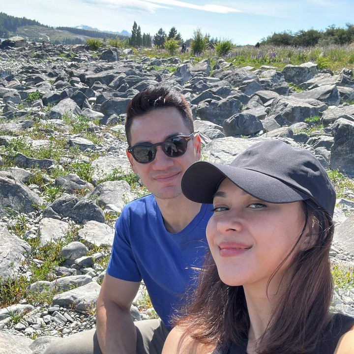 <p>Nana Mirdad dan Andrew White juga menyempatkan diri untuk mengunjungi Tekapo, salah satu danau terkenal di Selandia Baru. (Foto: Instagram @nanamirdad_)</p>