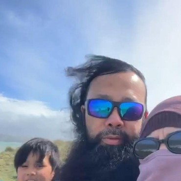 Jadi Ibu Sambung 5 Anak, 7 Potret Kedekatan Peggy Melati dengan Anak Suami