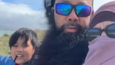 Jadi Ibu Sambung 5 Anak, 7 Potret Kedekatan Peggy Melati dengan Anak Suami