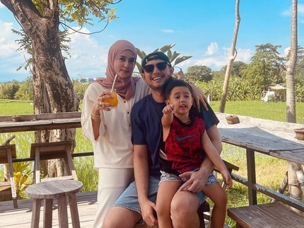 Terpopuler: Kisah Cinta Rifky Balweel dan Istri yang Tak Terduga