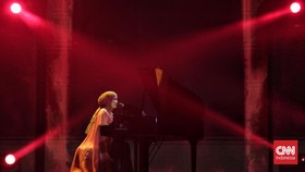 Aksi Penuh Energi Putri Ariani Buka HUT Transmedia 22 Power Up