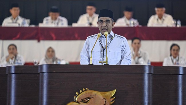 Sekjen Gerindra Ahmad Muzani mengumumkan sejumlah keputusan dukungan partainya untuk Pilkada serentak 2024, Selasa (16/7).