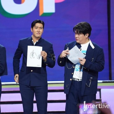 Momen Unik Super Junior L.S.S di HUT Transmedia 22, Siwon Kasih Gambar ke Fans-Sapa Luna Maya