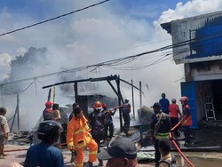 Anak Main Petasan Picu Kebakaran di Mimika, Kios-Bengkel Hangus Terbakar