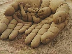 Video: Ukiran Pasir Adegan Kelahiran Yesus di Spanyol Bikin Turis Kagum!