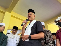 Kala Ganjar Dengar Seorang Ibu Nyanyi Ubah Namanya Jadi Ginanjar
