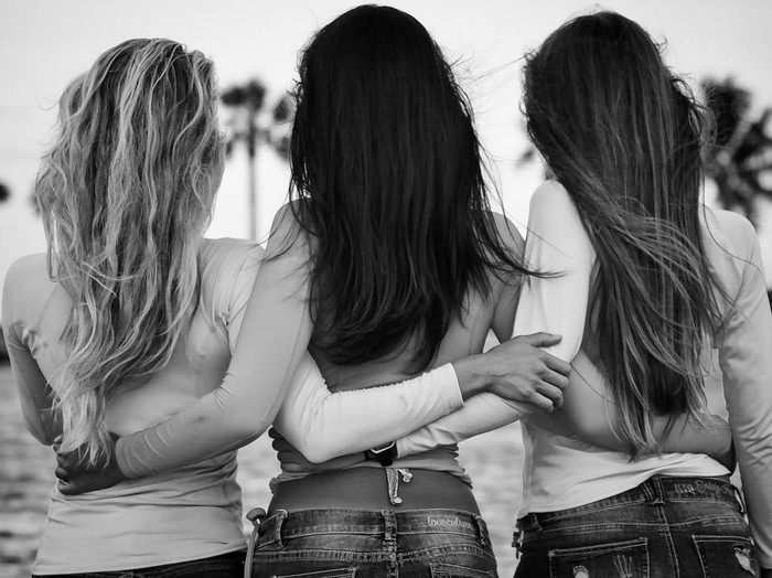 Ilustrasi Wanita Bersama Teman-Teman/ Foto: Pexels/APG Graphics