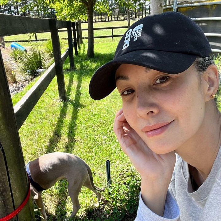 <p>Kini Nadya Hutagalung dan suaminya tinggal di sebuah pedesaan Australia, Bunda. Di sana, kehidupannya jauh dari hiruk pikuk dan ke-glamouran dunia hiburan seperti yang dulu dilakoninya. (Foto: Instagram: @nadyahutagalung)<br /><br /><br /></p>
