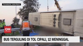 VIDEO: Bus Terguling di Tol Cipali, 12 Meninggal