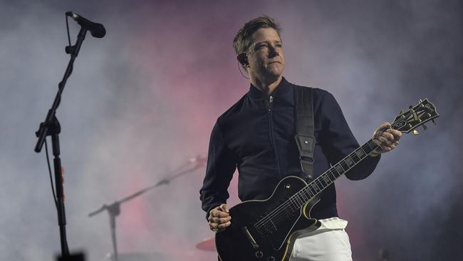 Dalam obrolan bersama CNNIndonesia.com, Paul Banks dari band Interpol mengisahkan bagaimana ia terpincut kopi dan arsitektur Indonesia.
