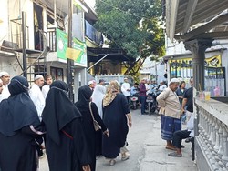 Istri Habib Rizieq Meninggal Dunia, Pelayat Mulai Berdatangan ke Petamburan