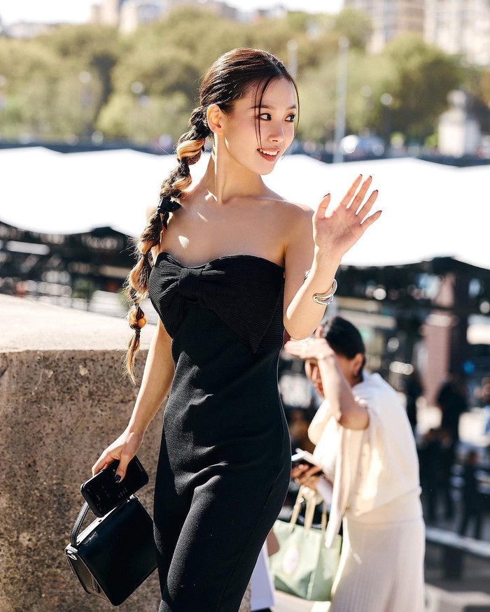 Pemain drakor Sweet Home, Gominsi tampil stunning di event Chloé beberapa waktu lalu. Ia menguncir rambut pendeknya dan menggunakan rambut pasangan untuk kepangnya./ Foto: instagram.com/gominsi/