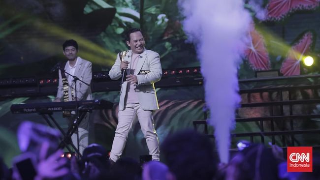 Wali mengumumkan akan berbagi lightstick dan photocard edisi terbatas gratis untuk penggemar.