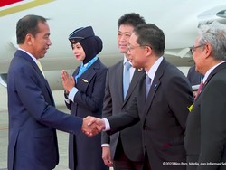 Jokowi Tiba di Jepang untuk Bertemu PM Kishida hingga Hadiri KTT AZEC